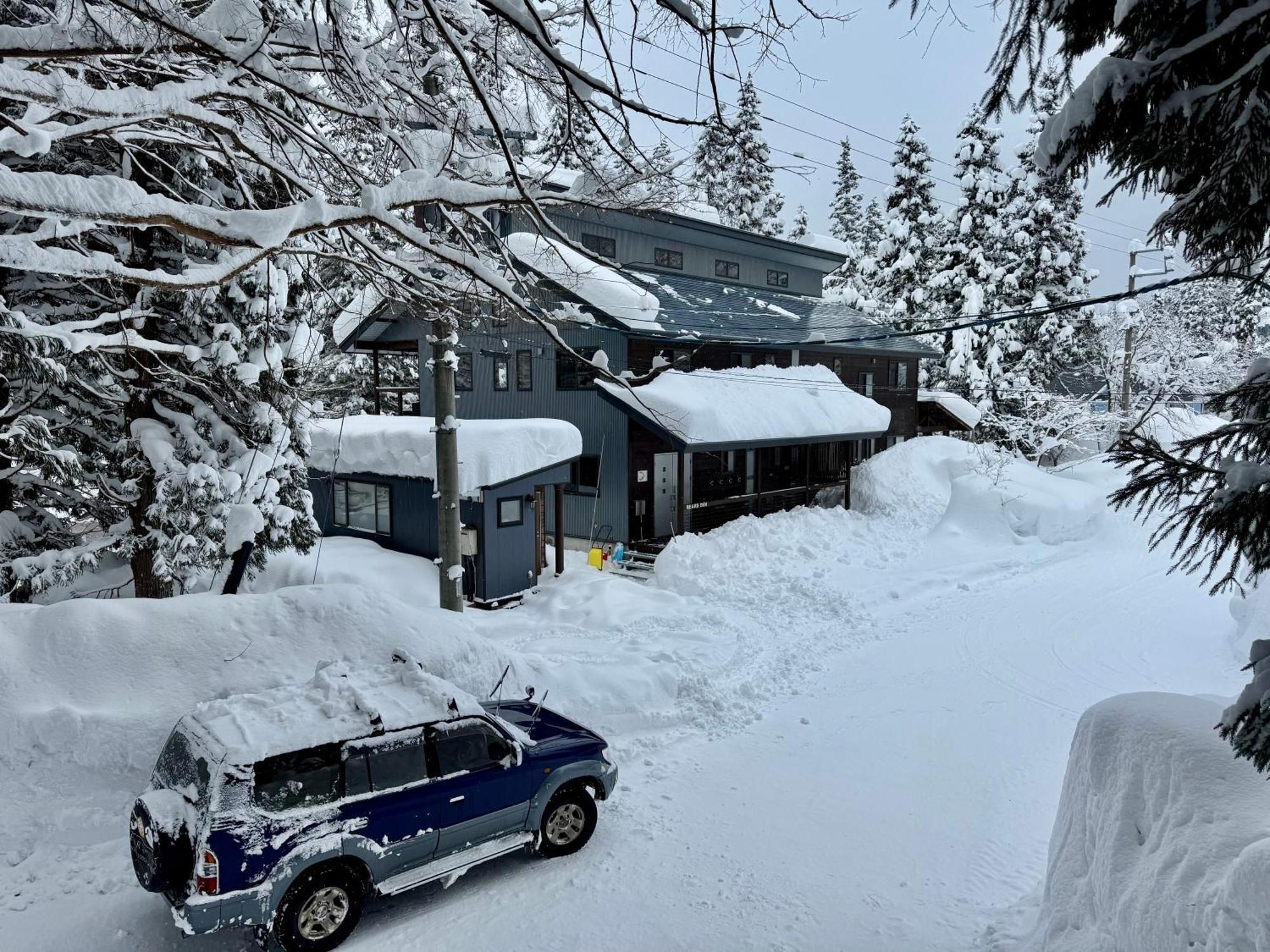 Bears Den Mountain Lodge Hakuba Exterior photo